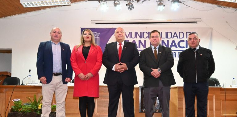 EN SOLEMNE CEREMONIA ASUMIÓ EL ALCALDE SUPLENTE PATRICIO SUAZO